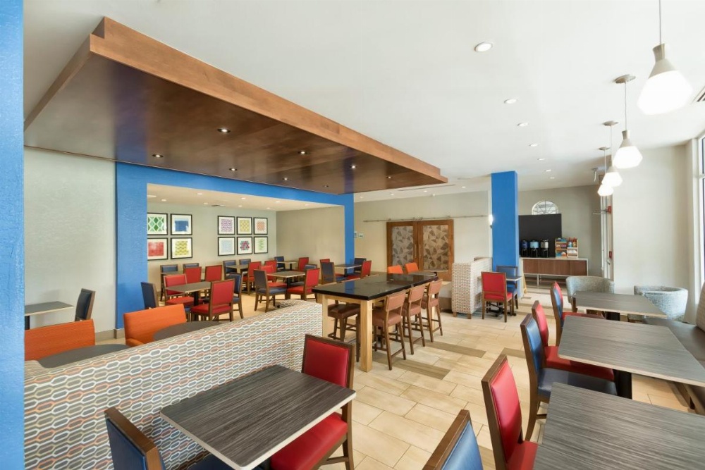 Holiday Inn Express & Suites S Lake Buena Vista Image 13