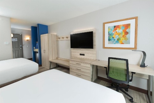 Holiday Inn Express & Suites S Lake Buena Vista image 3