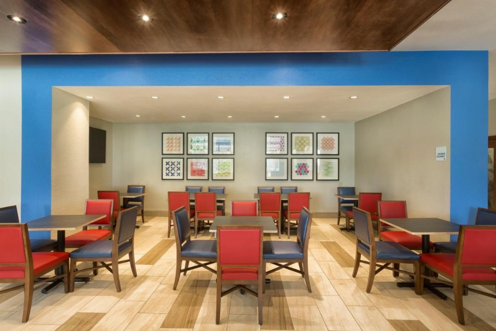 Holiday Inn Express & Suites S Lake Buena Vista Image 47